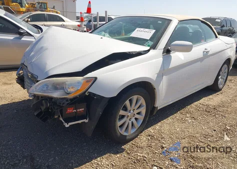 2013 Chrysler 200 Touring z USA, uszkodzony, nr VIN 1C3BCBEB5DN511979